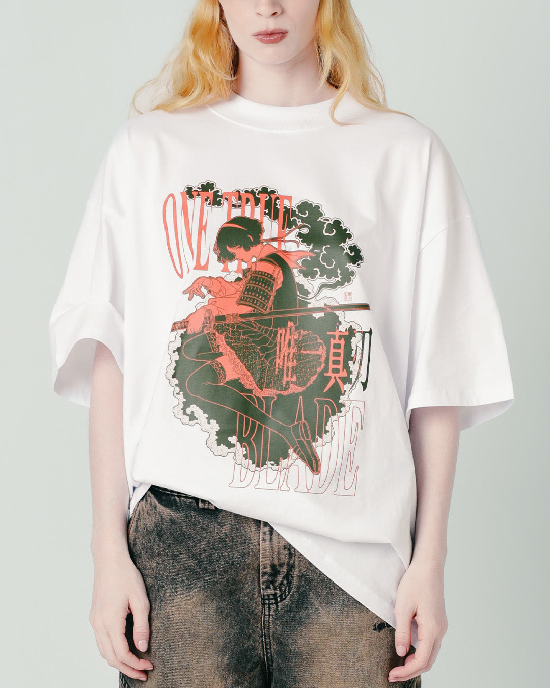 ONE TRUE BLADE • Oversized T-Shirt
