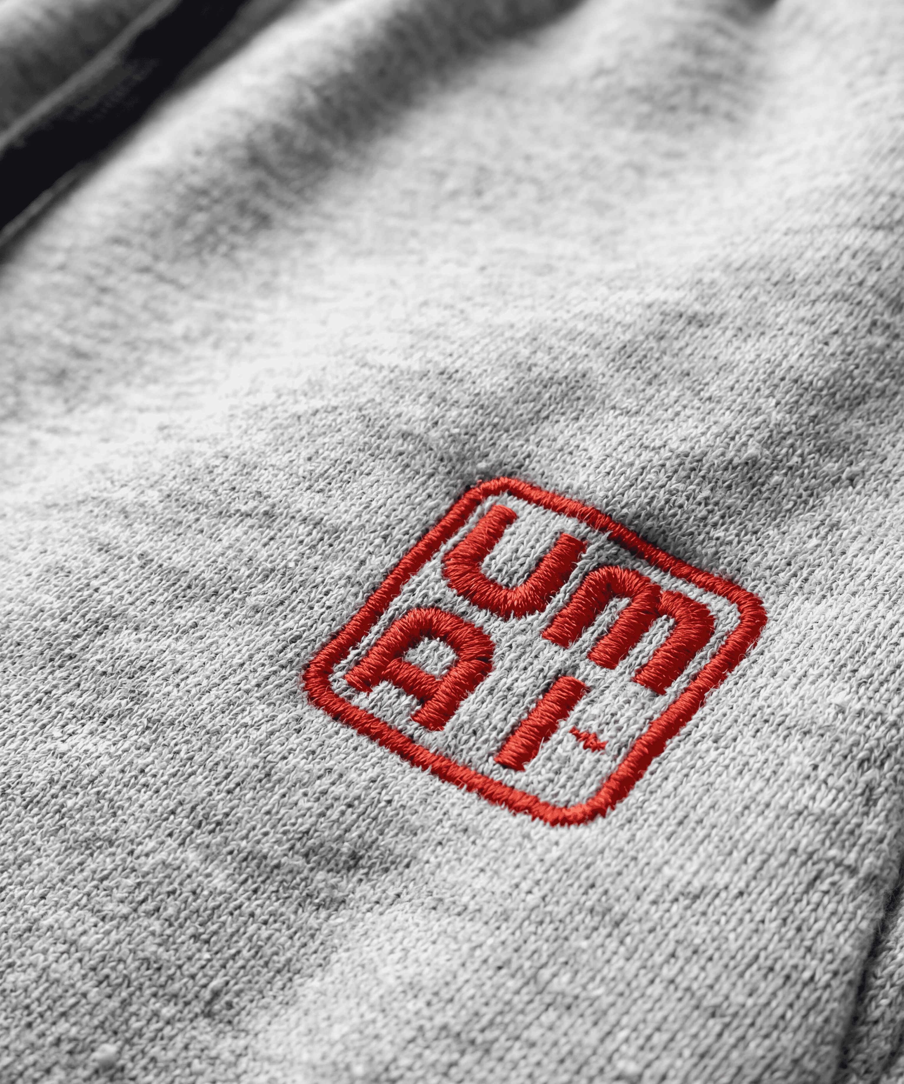 upclose_4k_ultra_high_detail_shot_of_embroidered_logo_on_the_product_1.png