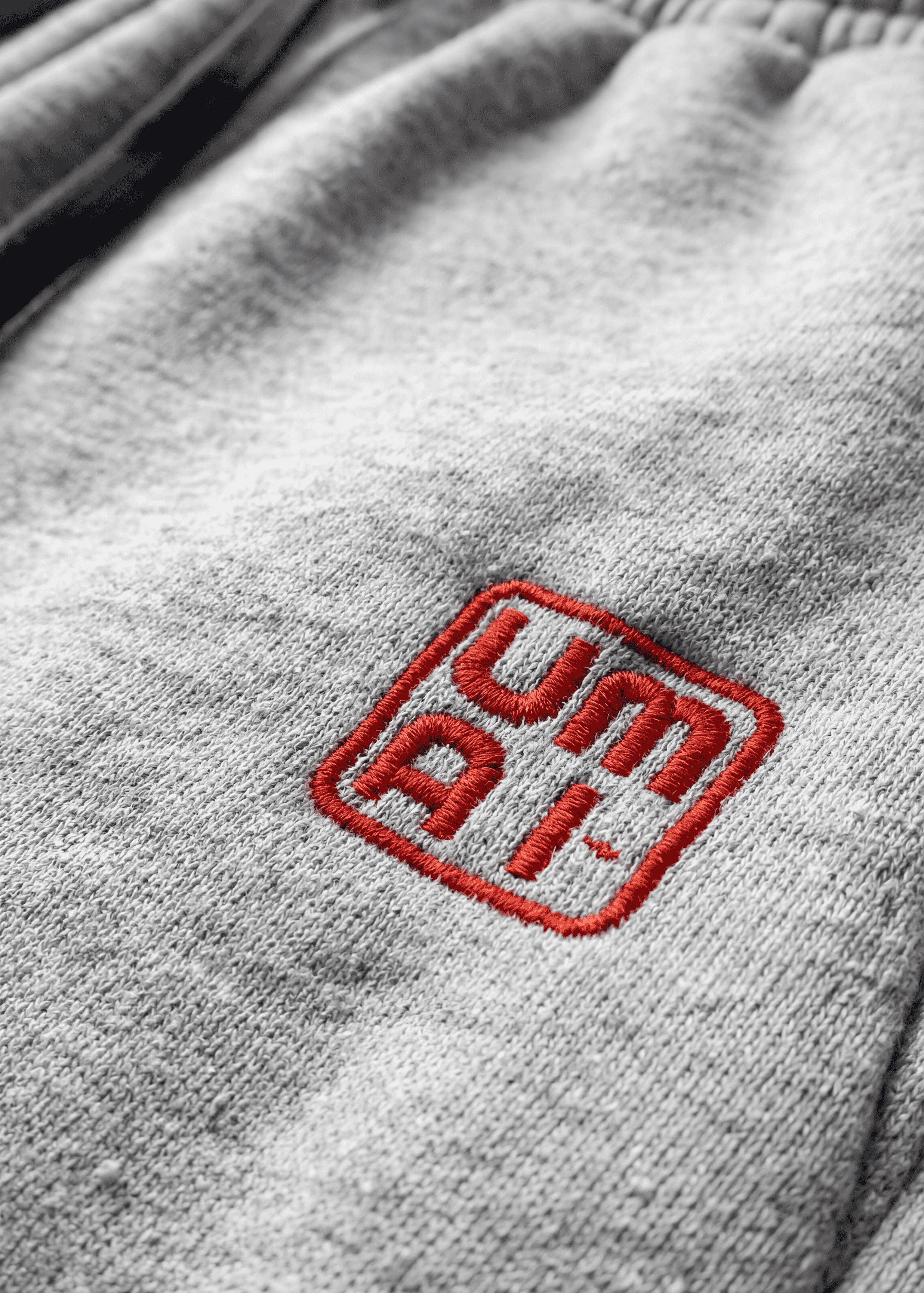 upclose_4k_ultra_high_detail_shot_of_embroidered_logo_on_the_product_1.png